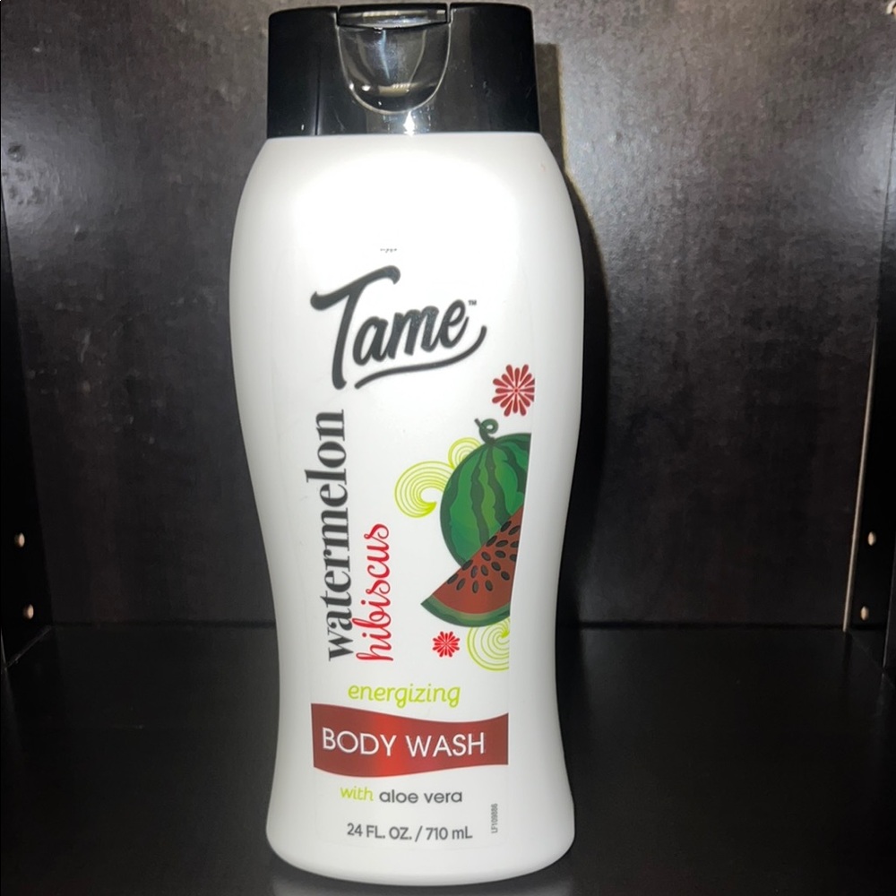 Black and White Body Wash for a Refreshing Cleanse